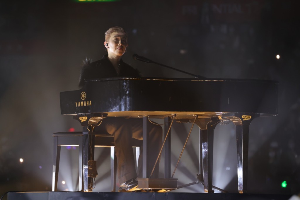 談到個唱上自抽和自嘲，他指個唱《This is MC》，怎怕坦白說出自己的事。